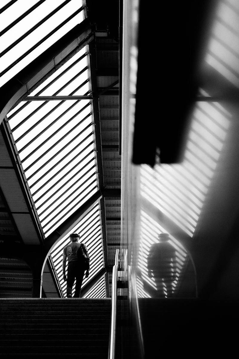 Mann-Genf-Spiegelung-Treppe